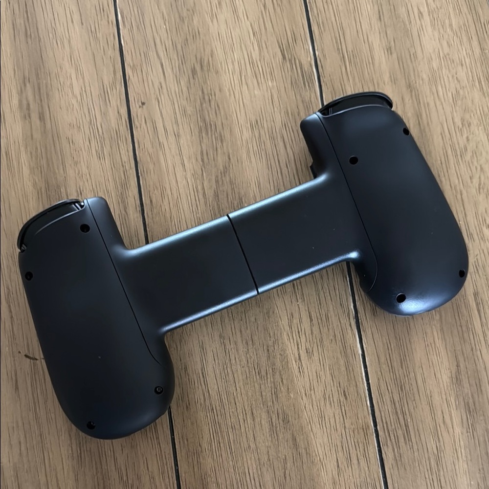 Backbone Black Mobile Gaming Controller - Picture 3 of 3